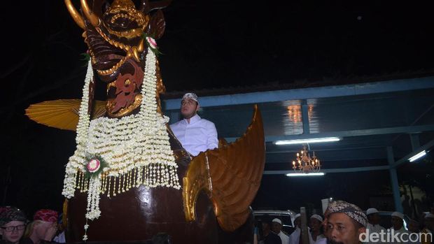 Terdapat juga arak-arakan 