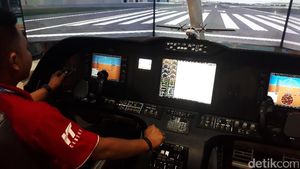 Menjajal Cockpit Pesawat N219 di IDB Expo 2017