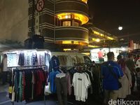 110 Mobil Toko Mejeng Botram di Jalan Asia Afrika Bandung