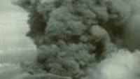 Ini foto awan panas yang keluar dari Gunung Agung pada 17 Maret 1963. Saat itu ada dua letusan besar Gunung Agung. Sekitar 1.100 orang dilaporkan jadi korban letusan Gunung Agung saat itu. Foto: Djazuli (Volcanological Survey of Indonesia)