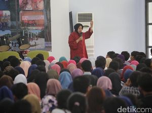 Ini Harapan Risma ke Mahasiswa yang Dapat Beasiswa