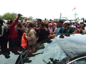 Kapal Dihantam Ombak, 7 Pemancing Sempat Terombang-ambing di Laut