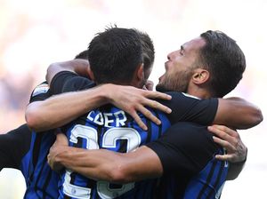 Si Ular Besar Terus Menempel Napoli dan Juventus