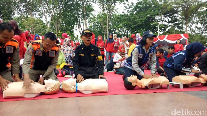 Bingung Bantu Korban Serangan Jantung, Ini Langkahnya
