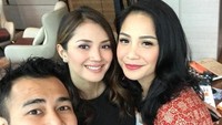 Sehari setelah rumah dibobol oleh pria yang diduga mau mencuri, Raffi Ahmad dan Nagita terbang ke Malaysia. Foto: Instagram @raffinagita1717