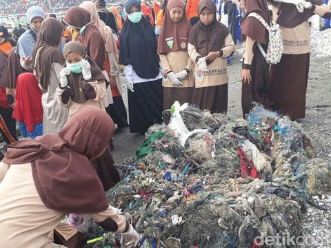 Sampah-sampah yang berhasil dikumpulkan/