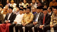 Panglima TNI Jenderal Gatot Nurmantyo, Ketum PP Muhammadiyah Haedar Nashir dan Ketua DPD yang juga Ketum Hanura Oesman Sapta Odang dan Pimpinan Ponpes Tebuireng Salahuddin Wahid (Gus Sholah) dipilih untuk menjadi saksi pernikahan.