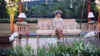 Vicky Shu resmi jadi istri Ade Imam setelah ijab kabul di Taman Lubini Candi Borobudur, Magelang, Jateng pada Sabtu (23/9). ViFoto: Instagram