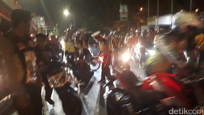 Modus Pemotor Hindari Razia Polisi di Pos Lantas Mayangkara