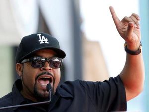 Dirinya Dijadikan Meme, Ice Cube Serang Balik Elon Musk