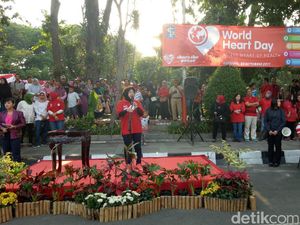 Kampanyekan Hari Jantung, Risma Ajak Warga Surabaya Bersepeda
