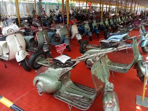 Penggemar Vespa Kumpul di Yogyakarta