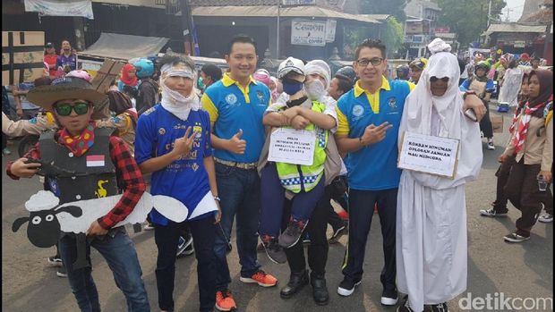 Hut Polantas Cianjur Karnaval Pelajar Berkostum Unik Hibur