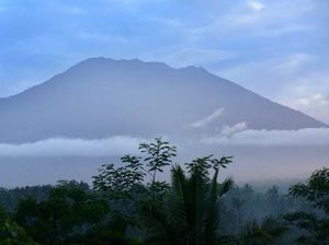 Pantau Gunung Agung, PVMBG Gunakan Helikopter
