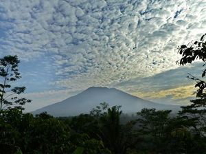 Negara-negara Ini Rilis Imbauan Perjalanan Terkait Gunung Agung