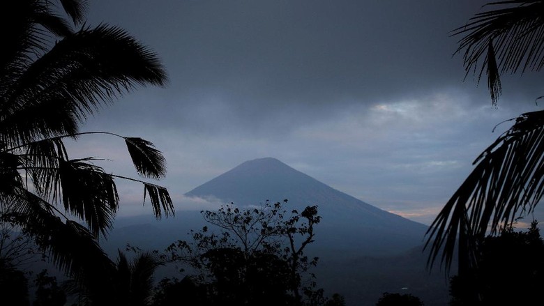 PVMBG: Aktivitas Gunung Agung Meningkat dan Berpotensi Meletus PVMBG: Aktivitas Gunung Agung Meningkat dan Berpotensi Meletus
