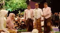 Acara sendiri dimulai pukul 09.00 WIB dengan pembacaan surat At-Tahrim ayat 8-12. Ray sendiri yang langsung membacakan ayat suci tersebut. Sementara Milka membacakan terjemahan dalam Bahasa Indonesia. Sementara ijab kabul dilakukan pukul 09.22 WIB.