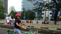 Yuk, sepedaan bersama teman dan keluarga di car free day! Foto: Reza / detikHealth