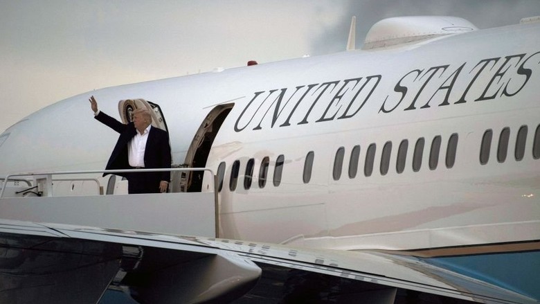 Pesawat Kepresidenan Air Force One ala Donald Trump Pesawat Kepresidenan Air Force One ala Donald Trump