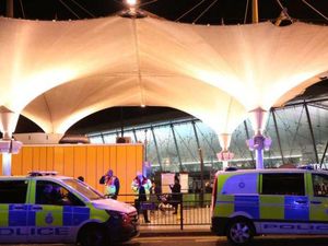 Sekelompok Pria Semprot Cairan Berbahaya di London, 6 Orang Terluka