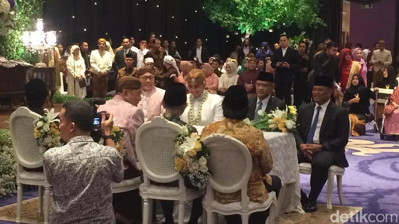 Panglima TNI Hingga Ketua DPD Jadi Saksi Nikah Putra Zulkifli Hasan Panglima TNI Hingga Ketua DPD Jadi Saksi Nikah Putra Zulkifli Hasan
