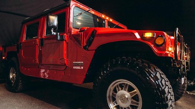 Arnold Schwarzenegger Kenalkan Hummer H1 Listrik