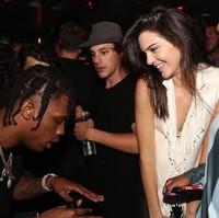 Sebelum pacaran dengan Kylie, Travis naksir dengan kakak Kylie, Kendall Jenner. Kendall juga menjadi penggemar musik Travis Scott. Foto: ist.