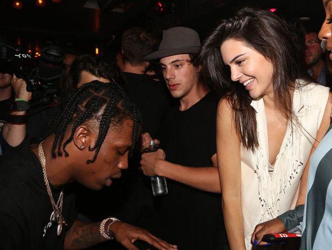 Sebelum pacaran dengan Kylie, Travis naksir dengan kakak Kylie, Kendall Jenner. Kendall juga menjadi penggemar musik Travis Scott. Foto: ist.