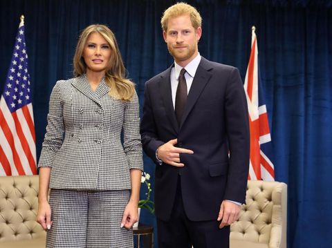 Pangeran Harry Tampilkan Gestur Tangan Aneh Saat Bertemu Melania Trump