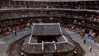 Usia bangunannya sudah tidak muda lagi, benteng ini sudah ada sejak abad ke-11. Bangunan ini pun masuk ke dalam situs warisan dunia UNESCO (Sheng Li/Reuters)