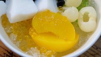 Orang Jakarta pasti kenal Es Buah Jelly Acen di Pluit Sakti ini. Buah segar, buah kalengan, aneka jelly dan pelengkap lainnya diracik jadi satu. Pokoknya bikin ngiler. Coba lihat foto yang diunggah @sovifooddiary ini.Foto: Istimewa