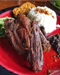 Hangatkan Badan dengan Bebek Madura yang Pedas Berempah 5 Tempat Ini