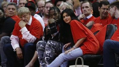 Lika-liku Cinta Kylie Jenner Hingga Melahirkan Anak Travis Scott