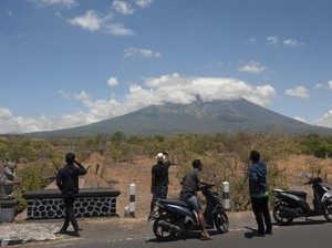 BNPB: Area Bahaya Gunung Agung Clear, Tapi Warga Kembali Urus Ternak