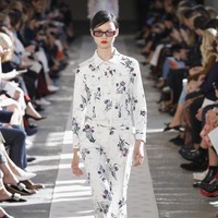 A model walks the runway at the Max Mara show during Milan Fashion Week Spring/Summer 2018 on September 21, 2017 in Milan, Italy.  (Photo by Andreas Rentz/Getty Images)