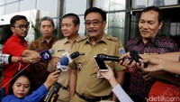 Dari pantauan, Djarot datang pukul 10.30 WIB. Dia didampingi pejabat dari Badan Pajak dan Retribusi Daerah (BPRD) DKI Jakarta.