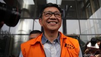 Eddy menjalani pemeriksaan perdana sebagai tersangka kasus suap pengadaan barang dan jasa di lingkungan Pemerintah Kota Batu 2017.