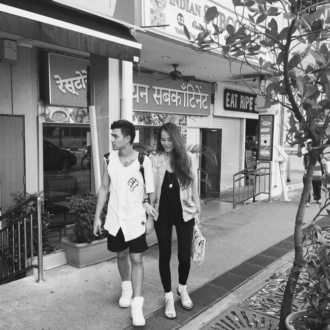 Ina Thomas yang merupakan Istri dari Jeremy Thomas kerap berpenampilan seperti layaknya ABG. Siapa sangka kalau ternyata ia memiliki anak yang sudah remaja Alex dan Valerie Thomas. Foto: Instagram