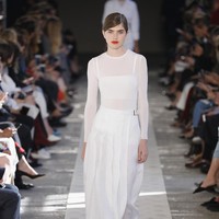 A model walks the runway at the Max Mara show during Milan Fashion Week Spring/Summer 2018 on September 21, 2017 in Milan, Italy.  (Photo by Andreas Rentz/Getty Images)