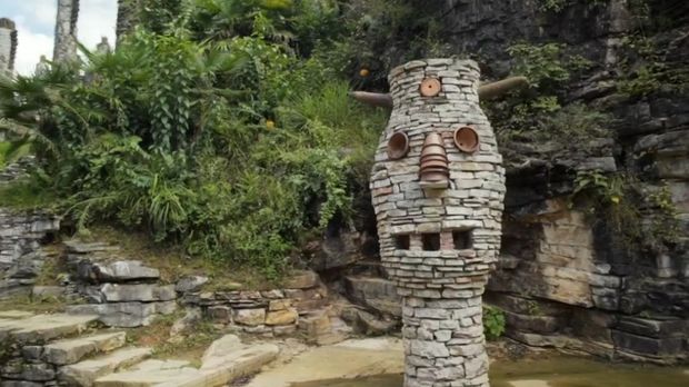 Salah satu wajah dari patung