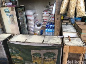Pedagang Pasar Becek Bingung Bedakan Beras Premium dan Medium