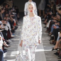 A model walks the runway at the Max Mara show during Milan Fashion Week Spring/Summer 2018 on September 21, 2017 in Milan, Italy.  (Photo by Andreas Rentz/Getty Images)