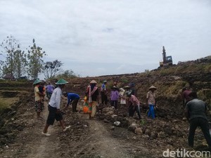 Petani Magetan Tuntut Bupati Buatkan Akses Jalan ke Sawah