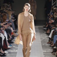 A model walks the runway at the Max Mara show during Milan Fashion Week Spring/Summer 2018 on September 21, 2017 in Milan, Italy.  (Photo by Andreas Rentz/Getty Images)