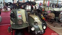 Vespa berbagai tahun keluaran ambil bagian dalam kontes tersebut.