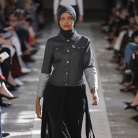 A model walks the runway at the Max Mara show during Milan Fashion Week Spring/Summer 2018 on September 21, 2017 in Milan, Italy.  (Photo by Andreas Rentz/Getty Images)