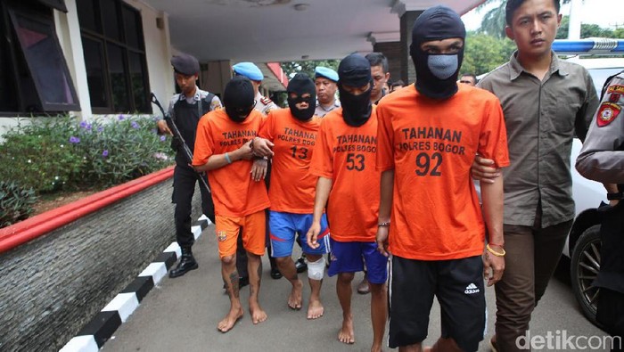 Terekam CCTV, Perampok Minimarket di Bogor Ditembak Polisi