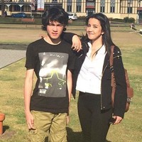 Andi Soraya yang berusia 41 tahun masih terlihat cantik dan awet muda saat anaknya Shawn Adrian kini berumur 18. Shawn sendiri juga terjun ke dunia entertainment reality show Anak Artis. Foto: Instagram