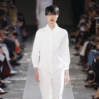 A model walks the runway at the Max Mara show during Milan Fashion Week Spring/Summer 2018 on September 21, 2017 in Milan, Italy.  (Photo by Andreas Rentz/Getty Images)