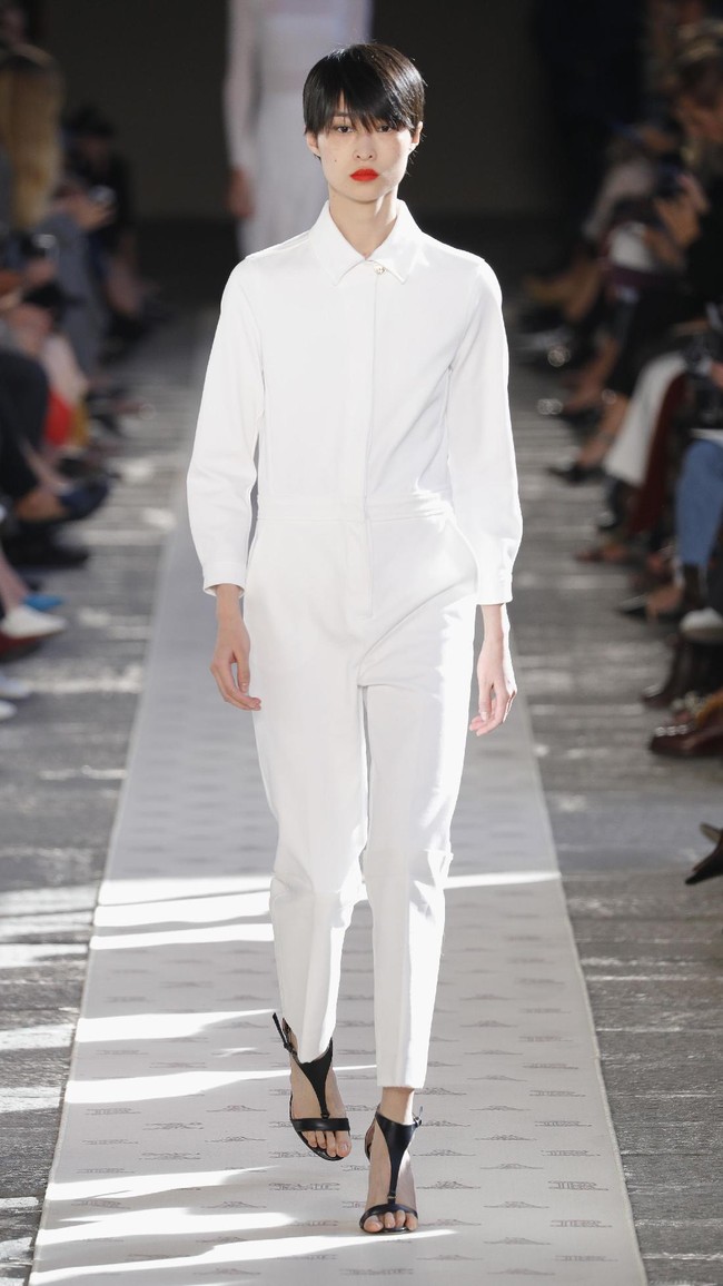 A model walks the runway at the Max Mara show during Milan Fashion Week Spring/Summer 2018 on September 21, 2017 in Milan, Italy.  (Photo by Andreas Rentz/Getty Images)